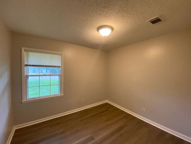 Foto del edificio - Pre-leasing for an October move in