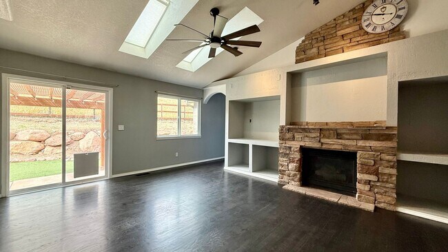 Foto del edificio - Move in ready home on Hollandale