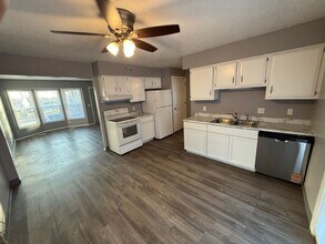 Building Photo - 2404-2406 W 54th St