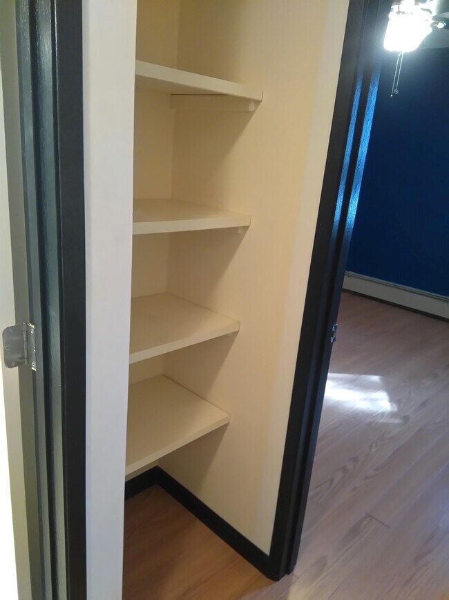 Photo du bâtiment - 1 Bed 1 Bath Unit in Edmonton, AB