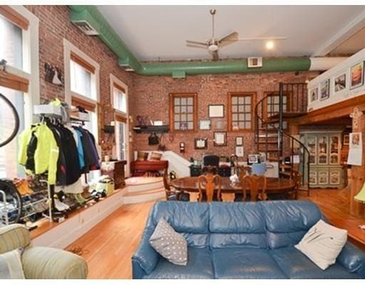 Primary Photo - 28 Seaverns Ave