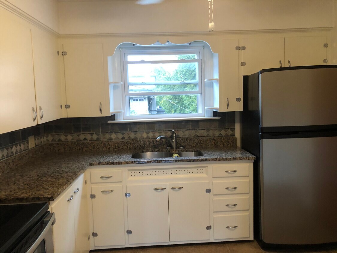 Primary Photo - 1517 Montgomery Ave