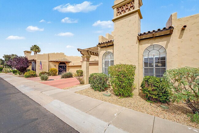 Foto del edificio - 7955 E Chaparral Rd