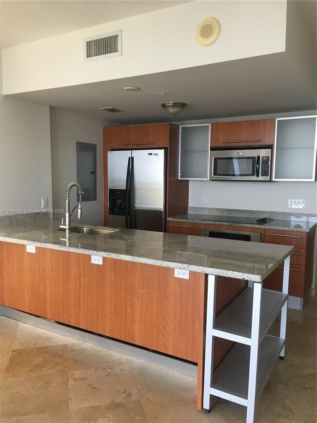 Foto del edificio - 185 SW 7th St