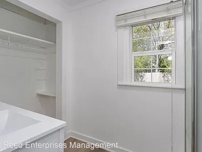 Building Photo - 3 br, 2 bath House - 1131 W Pacific St