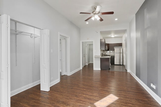 Foto del edificio - 5860 N Kenmore Ave