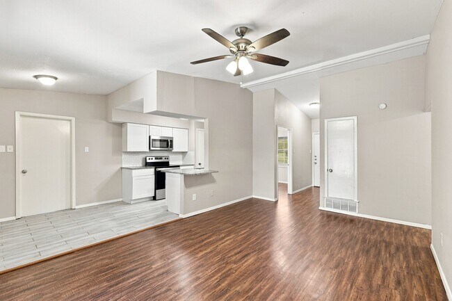 Foto del edificio - 4BR/2.0BA Single Family - Garland