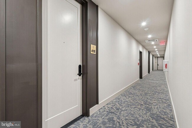 Foto del edificio - 30 W Allens Ln