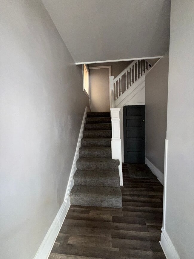 Building Photo - 826 Collins St