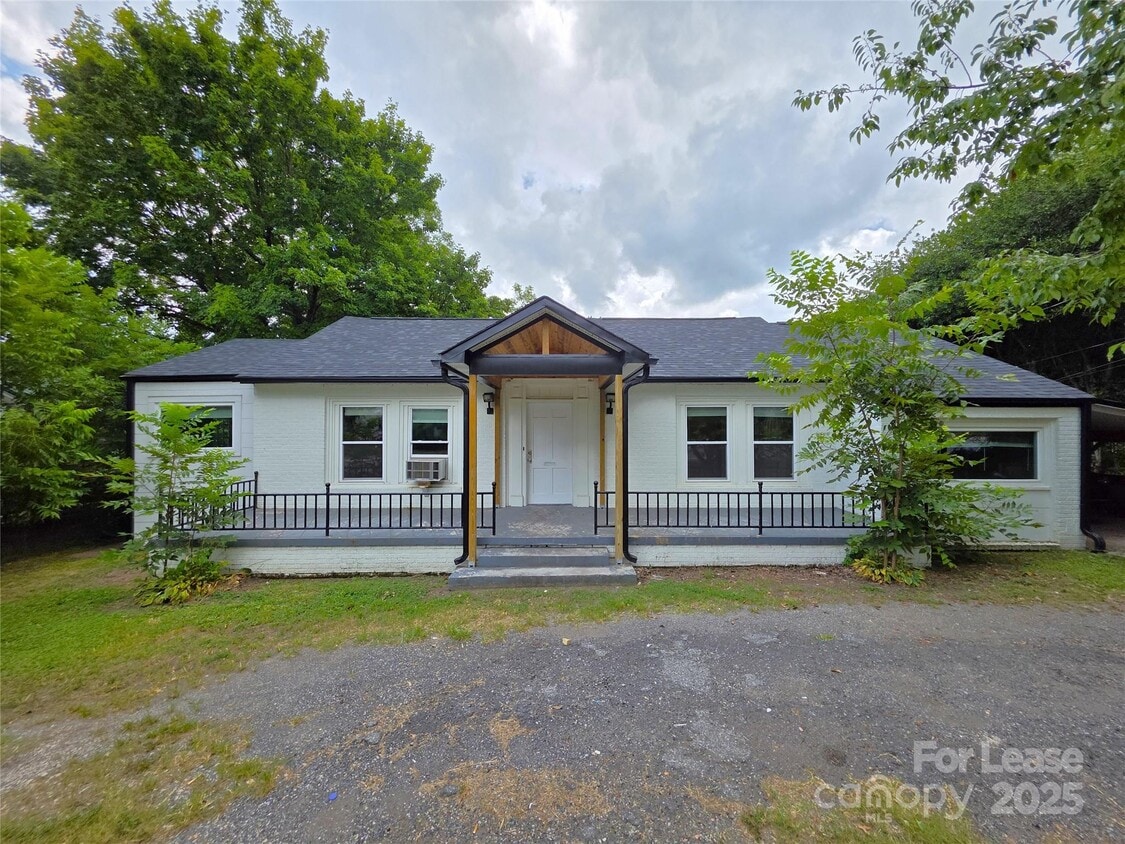 Primary Photo - 1000 Ln St