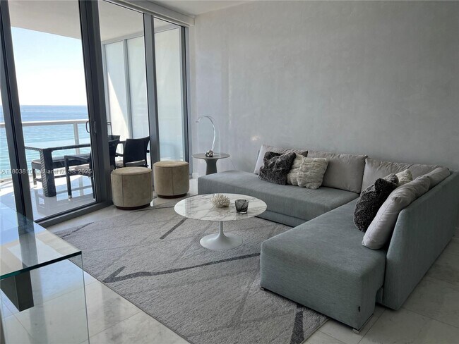 Foto del edificio - 17121 Collins Ave