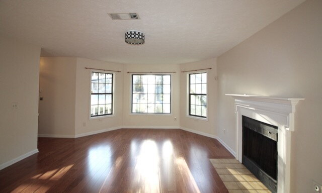 Foto del edificio - Spacious 4 Bed / 2.5 Bath home, only a mil...