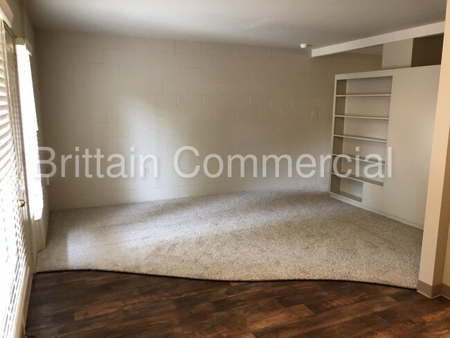 Building Photo - 828 2nd St
