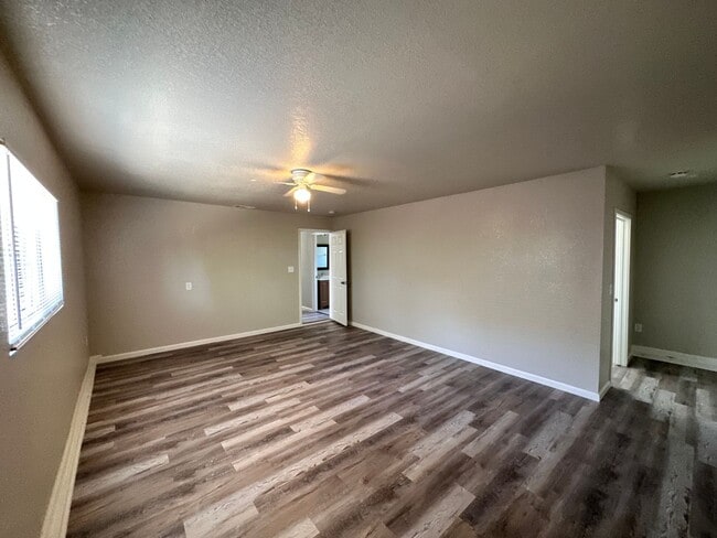 Foto del edificio - APPLY FOR THIS LOVELY HOME NOW!