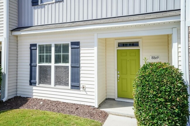 Building Photo - Three Bedroom Home!