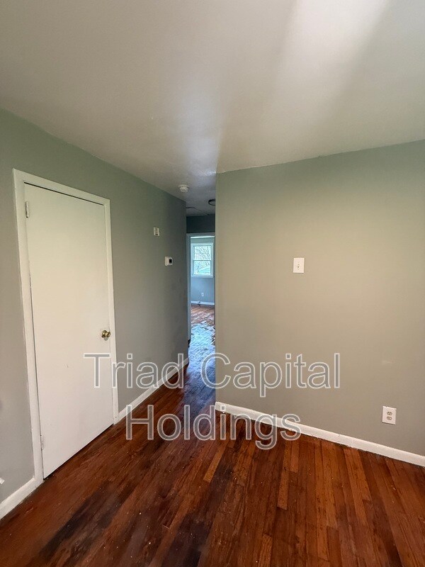 Building Photo - 2736 Teresa Ave