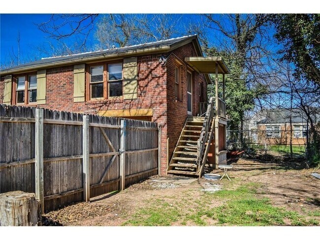 Foto del edificio - Unique with a Artsy Flare    2 Bed/1.5 Bath in Edgemere Park $995/month!