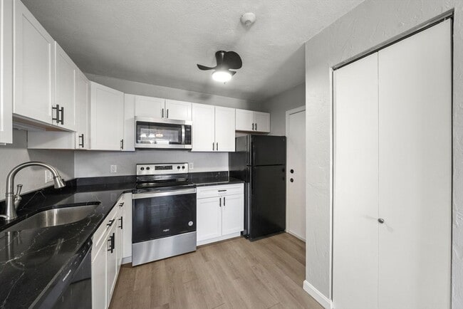 Building Photo - 22 Irving St