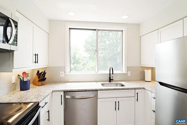 Building Photo - 1606 Monticello Ave