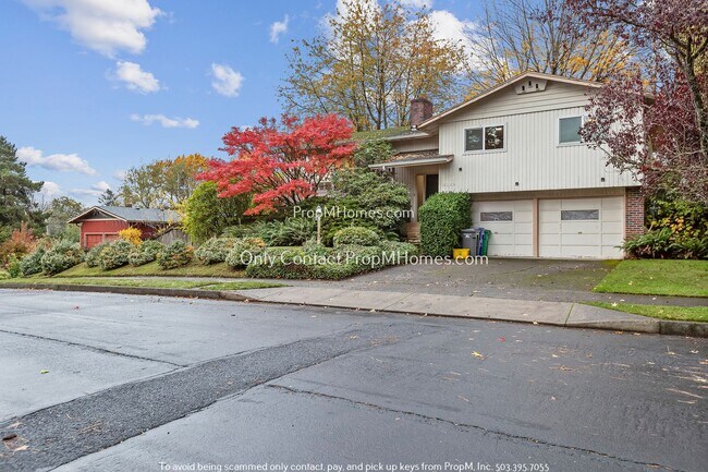 Building Photo - Wonderful Family Home Near Multnomah Villa...