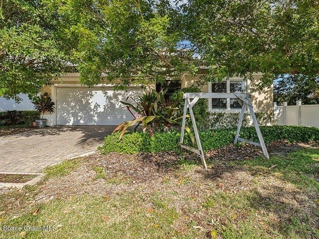 Foto del edificio - 121 Seminole Ln