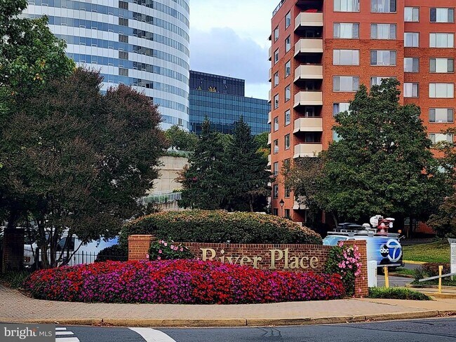 Foto del edificio - 1121 Arlington Blvd