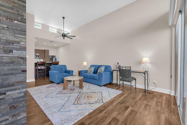 Building Photo - 3657 Quiet Side St