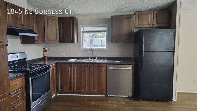 Foto del edificio - 1845 NE Burgess Ct