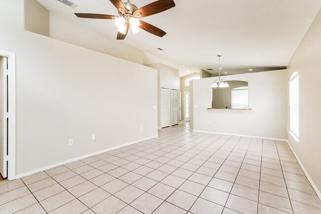 Foto del edificio - 1227 Heather Lake Dr