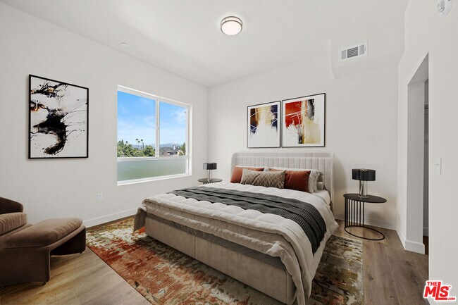 Foto del edificio - 7411 Artesia Blvd