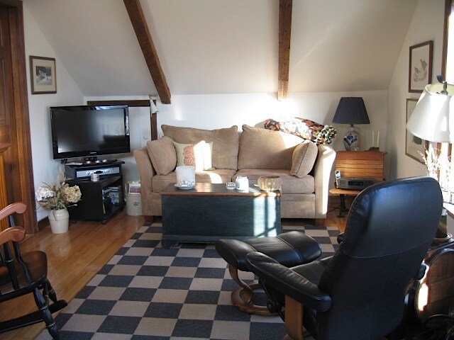 Living Room - 7 Hill St