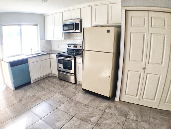 Building Photo - Quaint Home in Peaceful Carrollton Neighborhood!
