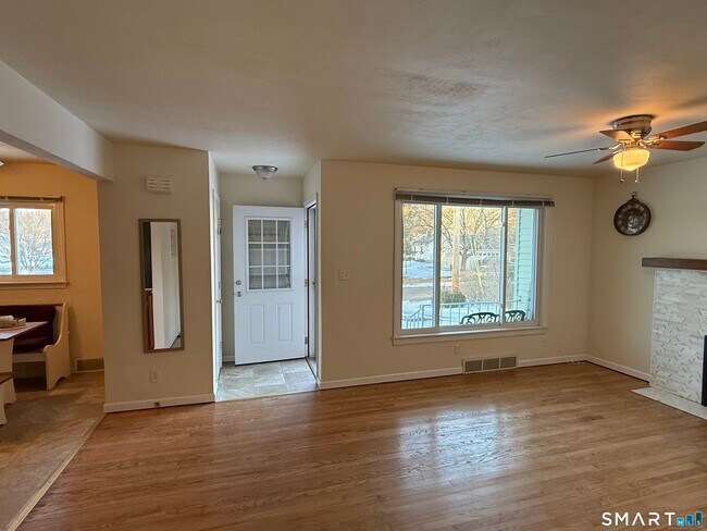 Building Photo - 5 Hotchkiss Terrace