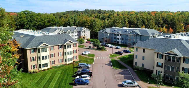 Building Photo - Spacious 1 Bedroom Apartment