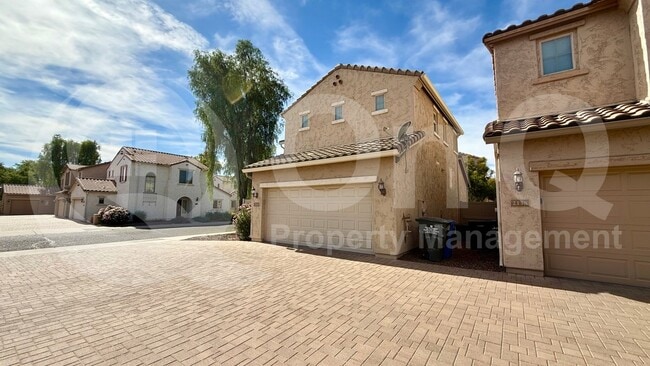 Building Photo - 2140 W Monte Cristo Ave