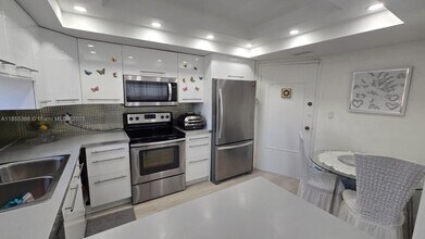 Building Photo - 1301 NE Miami Gardens Dr