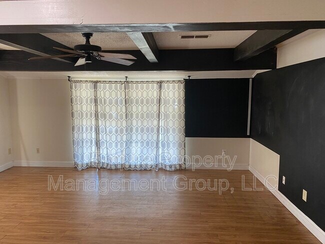 Foto del edificio - 2142 Kingsbury Dr