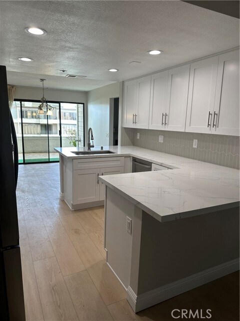 Building Photo - 220 Nice Ln