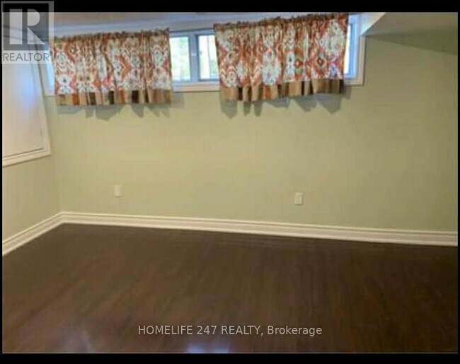 Photo du bâtiment - 954 Midland Ave