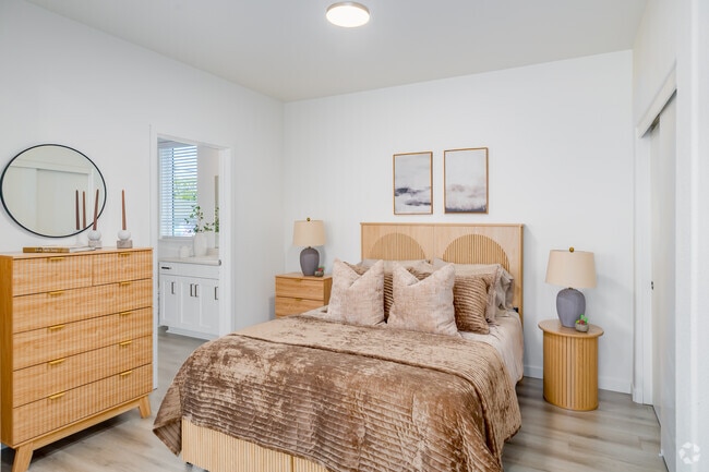 Studio - 461SF - Bedroom - T20 Lofts - With Private Garages