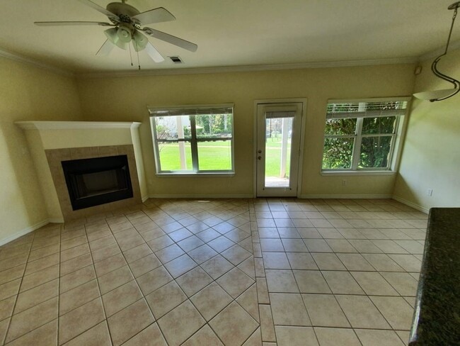 Building Photo - 16020 Fountainview Dr