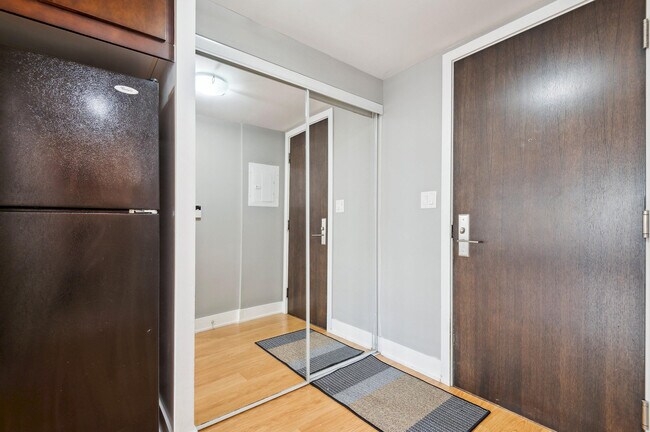 Building Photo - 20 Blue Jays Way