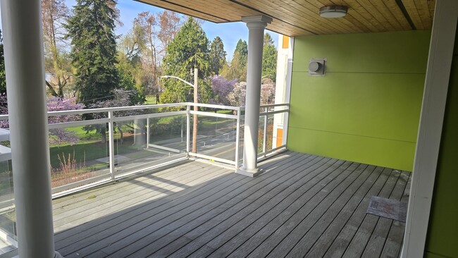 Foto del edificio - 7440 E Green Lake Dr N