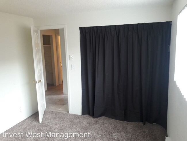 Building Photo - 2 br, 1 bath Apartment - 944-972 33 Avenue...