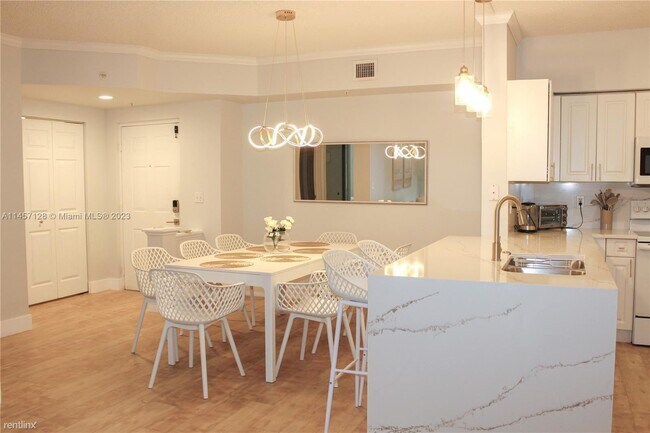 Building Photo - 2 br, 2 bath Condo - 17100 N Bay Rd Apt 1316