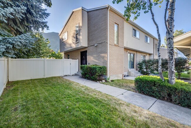 Building Photo - 3383 E Bengal Blvd