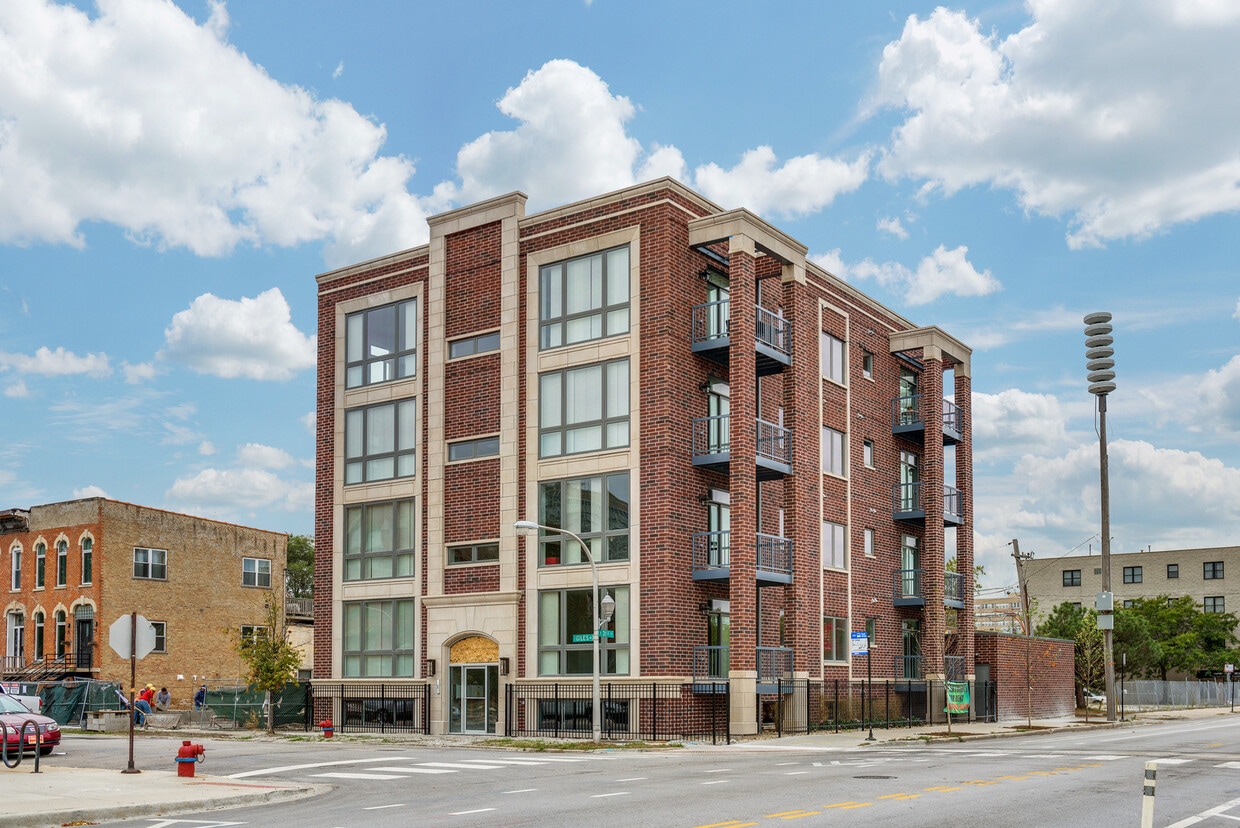 Primary Photo - 3108 S Giles Ave