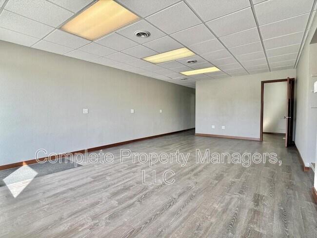 Foto del edificio - 702 E Main St