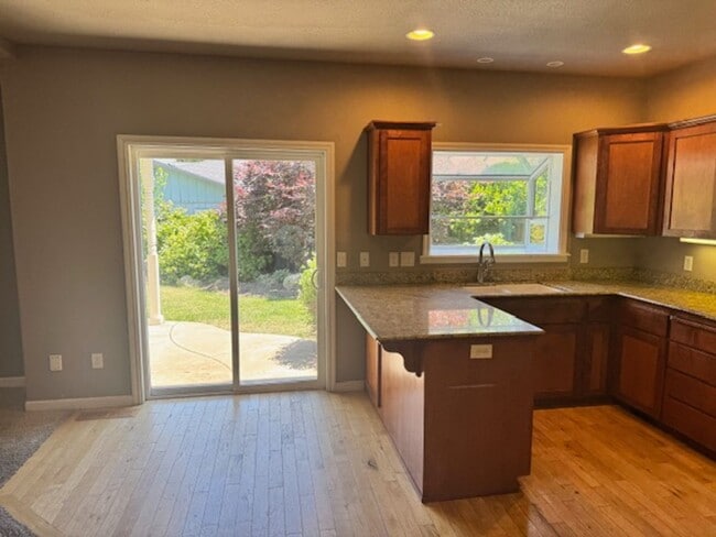 Building Photo - NEW TO MARKET/ LARGE 2 STORY HOME ON PRIVA...