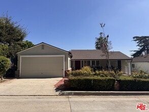 Building Photo - 2258 Moreno Dr